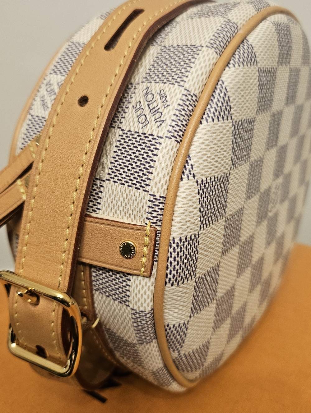 Louis Vuitton Boite Chapeau Souple PM Crossbody Bag in the beautiful Damier Azur - Picture 4 of 12